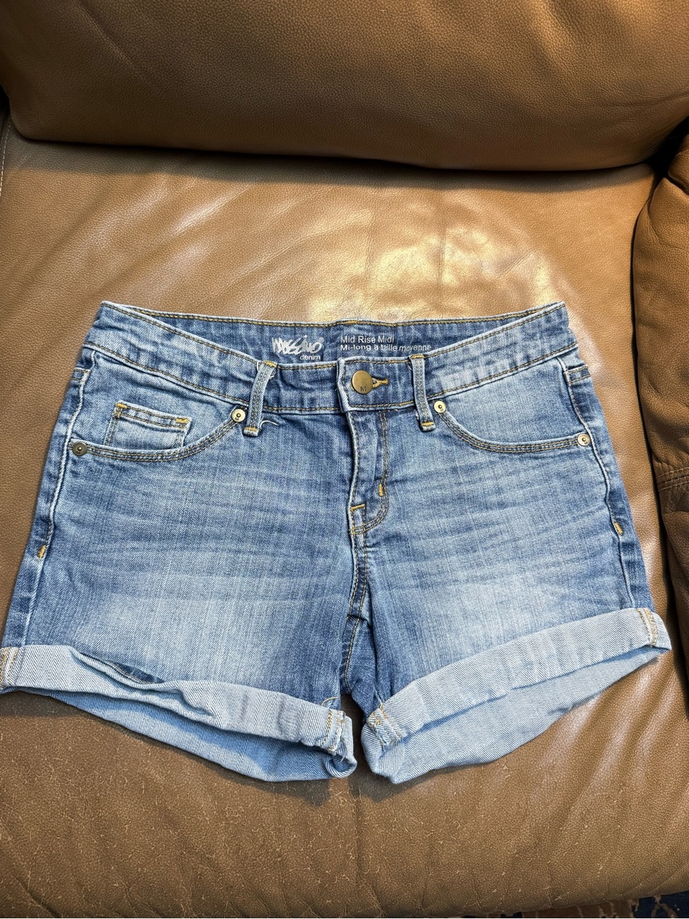 Mossimo Supply Co. light blue denim jeans
